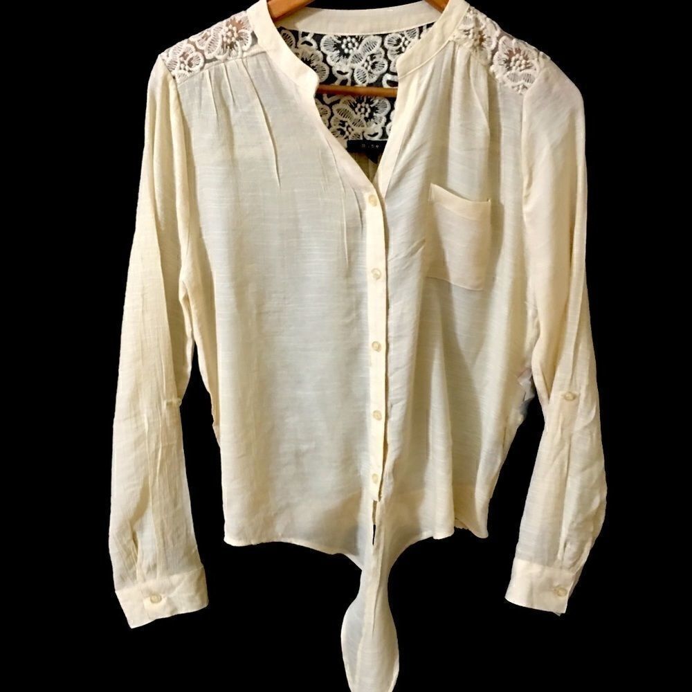 New! Lace Back knot front Top - Picture 8 of 13